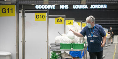 ARCHIV - Das NHS Louisa Jordan ist ein temporäres Notfallkrankenhauses, das in Schottland zur Bewältigung der Corona-Pandemie errichtet wurde. Anfang August wurde es geschlossen. Foto: Jane Barlow/PA Wire/dpa