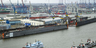 Hamburger Hafen schlägt im ersten Semester wieder mehr um (Archivbild)