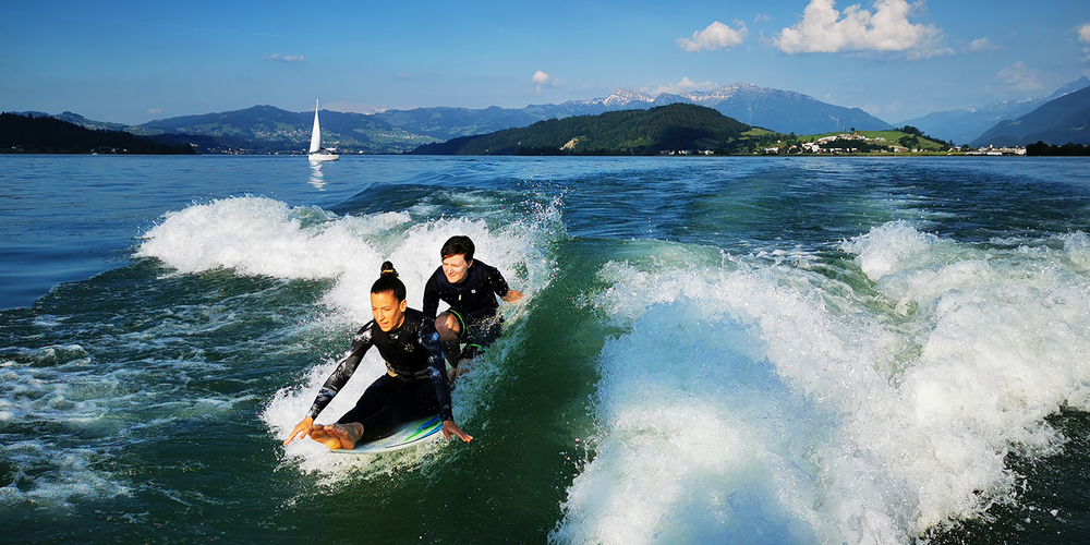 Das Wakeboard kann auch zu zweit Spass machen.