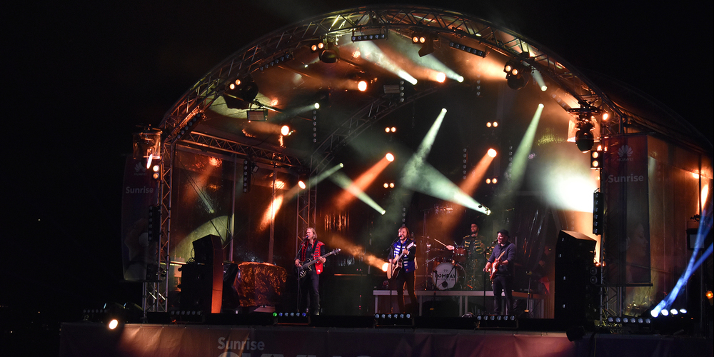 Das Konzert von 77 Bombay Street bei den Sunrise Skylights Zürisee Sessions