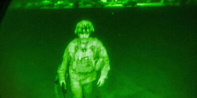 Das grünstichige Bild zeigt Generalmajor Chris Donahue, den letzten US-Soldaten, der Afghanistan verlässt.
