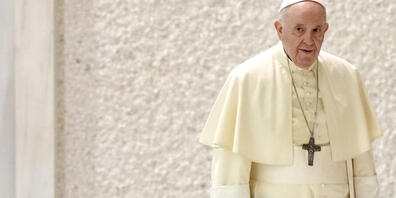 Papst Franziskus kommt zu seiner wöchentlichen Generalaudienz im Vatikan. Foto: Andrew Medichini/AP/dpa