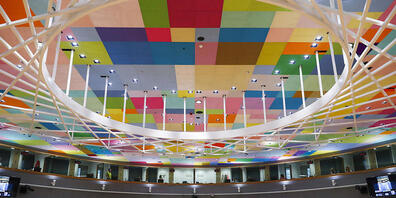 Die Außenminister und Vertreter der Europäischen Union nehmen per Videokonferenz an einer außerordentlichen Sitzung des Rates für Auswärtige Angelegenheiten im Gebäude des Europäischen Rates teil. Foto: Johanna Geron/Pool Reuters/AP/dpa