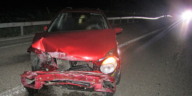 Das Auto wurde total beschädigt.