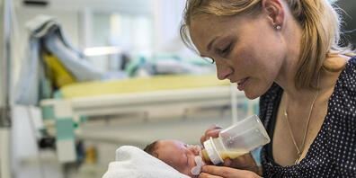 Muttermilch enthält wichtige Abwehrstoffe, welche das Immunsystem eines Säuglings stärken und vor Infektionen schützen. (Symbolbild)