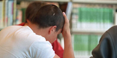 Knobelt man an einem Problem, bevor einem die notwendigen Grundlagen vermittelt werden, ist der Lernerfolg höher, wie eine ETH-Studie zeigt. (Archivbild)