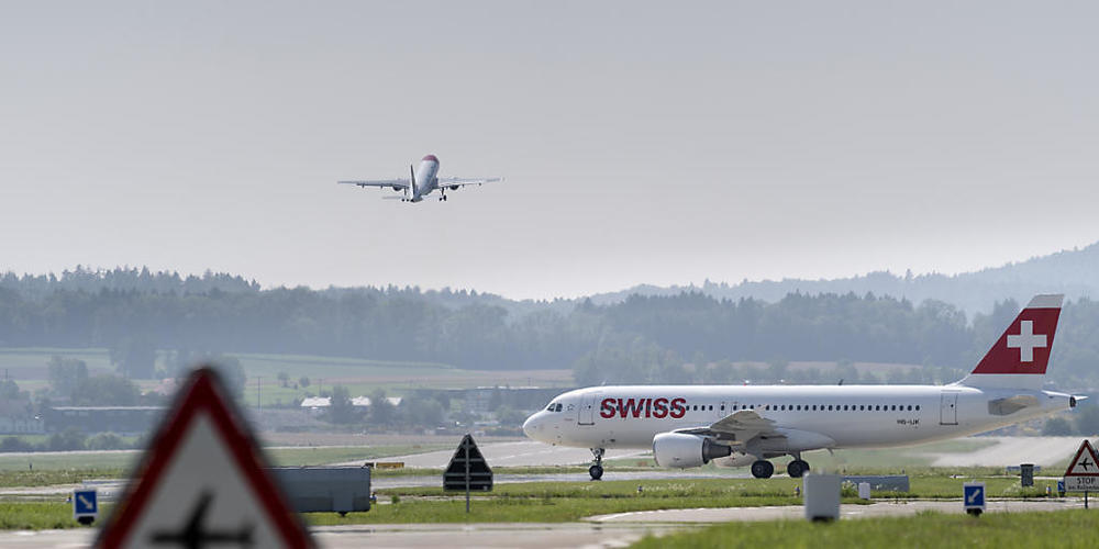 Starts und Landungen am Flughafen Zürich: Bis Ende Jahr soll der Entscheid über das Betriebsreglement 2017 vorliegen. (Symbolbild)