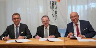 Verwaltungsratspräsident Roland Ledergerber, Notar Christian Beutter, Volkswirtschaftsdirektor Beat Tinner.