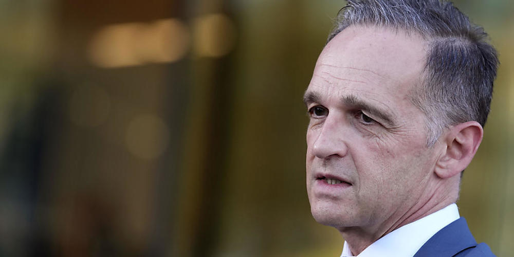 Deutschlands Außenminister Heiko Maas spricht mit Journalisten. Deutschland hat den militant-islamistischen Taliban in Aussicht gestellt, die derzeit gestoppten Entwicklungshilfe-Zahlungen für Afghanistan wieder aufzunehmen. Voraussetzung sei jedo...