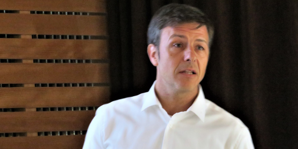 Dominic Sieber (SFS Bereich Holzbau) wies in seiner Präsentation auf die zunehmende Bedeutung von digitalen Plattformen hin.