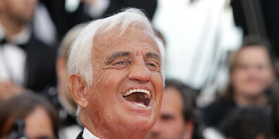 ARCHIV - Der französische Schauspieler Jean-Paul Belmondo bei den 64. internationalen Filmfestspielen in Cannes. Foto: Lionel Cironneau/AP/dpa