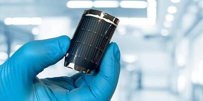 Biegsam und effizient wie noch nie: Empa-Forschende haben es geschafft, einen neuen Rekord bei Dünnschicht-Solarzellen aufzustellen. (Pressebild)