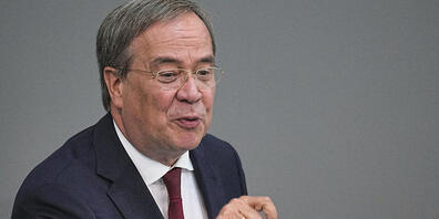 Armin Laschet (CDU), CDU-Bundesvorsitzender und Unions-Kanzlerkandidat, spricht im Plenum im Deutschen Bundestag. Laut Laschet stehe man in Deutschland "an einer Epochenwende". Foto: Michael Kappeler/dpa