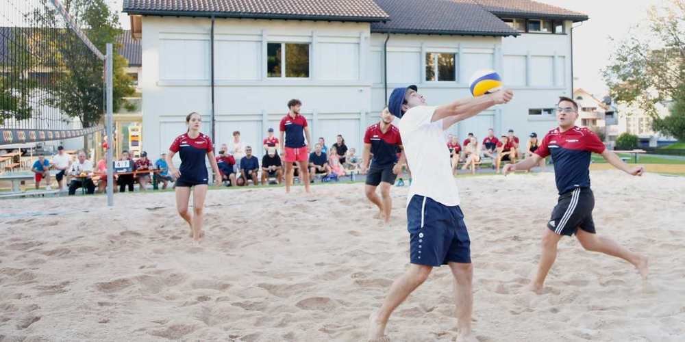 Die Rastis hatten am Beachvolleyball-Cup den besseren Start und das bessere Ende im Final gegen STV Wangen 2.