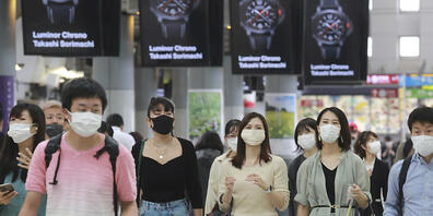 Das japanische Bruttoinlandsprodukt legte von April bis Juni mit einer Jahresrate von 1,9 Prozent zu - und damit im internationalen Vergleich unterdurchschnittlich. Corona-Infektionen dürften die Kauffreude der Konsumenten weiter getrübt haben. (A...