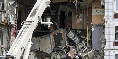 Nahe Moskau hat es eine Gasexplosion in einem neunstöckigen Wohnhaus, mit Toten und Verletzten, gegeben. Foto: Maxim Marmur/AP/dpa