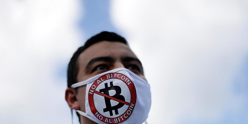 Der Bitcoin geriet nach einem chaotischem El-Salvador-Debut unter Druck. Im Bild die Proteste gegen die Einführung vom vergangenen Wochenende.
