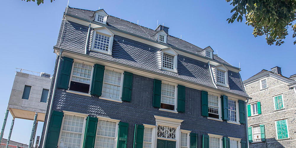 Das Engels-Haus. Nach insgesamt rund fünf Jahren Sanierungspause öffnet die Stadt Wuppertal an diesem Samstag wieder das Engels-Haus, die zentrale Gedenkstätte für den in Wuppertal geborenen Philosophen und Sozialrevolutionär Friedrich Engels (182...