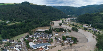 ARCHIV - Die verheerenden Überschwemmungen im Juli in Deutschland sind zum Auftakt der Weltklimakonferenz in Glasgow prominent als Beispiel für die Folgen des Klimawandels erwähnt worden. Foto: Boris Roessler/dpa