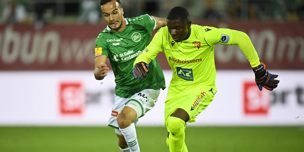 Sions Goalie Timothy Fayulu (rechts) soll von den Fans beleidigt worden sein.