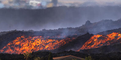 Seit dem Beginn des Vulkanausbruchs auf La Palma am 19. September hat die zum Teil knapp 1300 Grad heiße Lava mehr als 2700 Gebäude zerstört oder beschädigt. Foto: Emilio Morenatti/AP/dpa