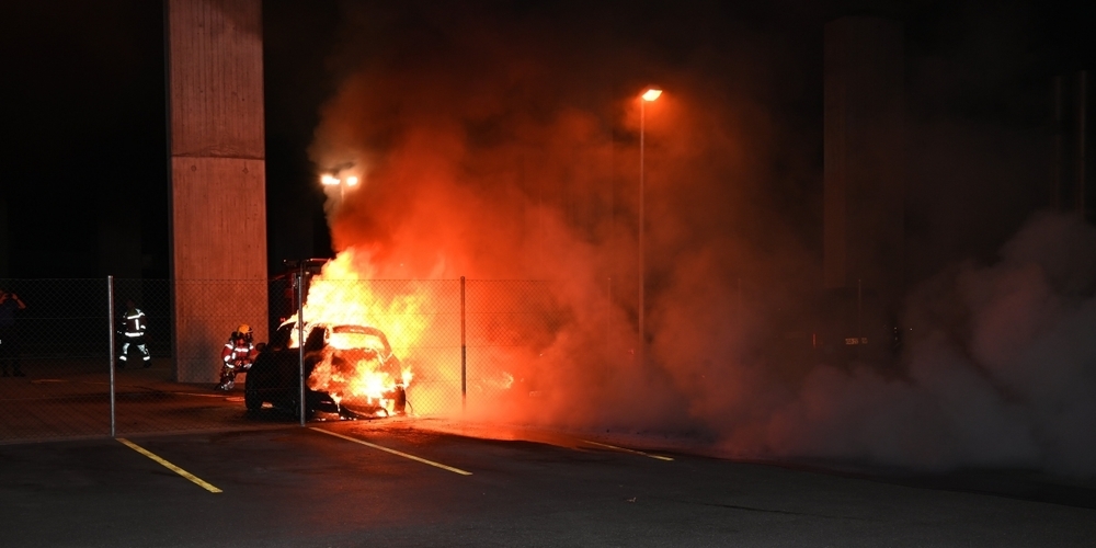 Es kam zu einer starken Rauchentwicklung und der Uznabergtunnel musste gesperrt werden.