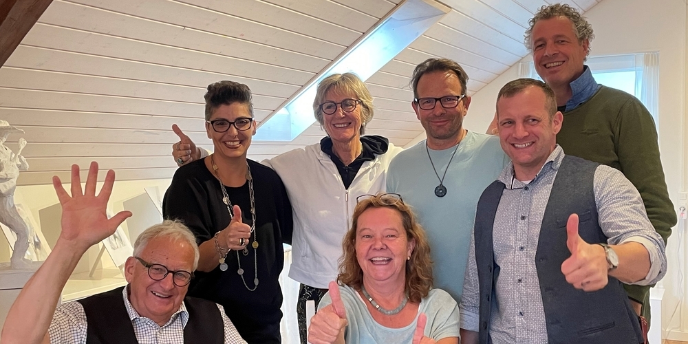 Haben sich über die Besucherinnen und Besucher gefreut (v.l.n.r.): Hintere Reihe: Paola Ciot, Martha Graf, Beat Müller, Pirmin Melchior Jost / Vorne: Kurt P. Walter, Patricia Ellen Ouboter, Alexander Otto / Nicht auf dem Bild: Claudine Hotz, Trudy Ouboter, Matthias König.