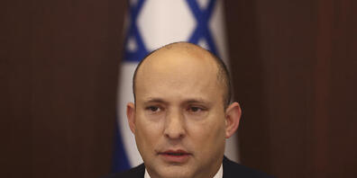 Naftali Bennett, Premierminister von Israel, nimmt an einer Kabinettssitzung teil. (Archivbild) Foto: Ronen Zvulun/Pool Reuters/AP/dpa