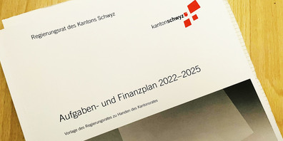 Die Parteispitze der FDP.Die Liberalen Kanton Schwyz kritisiert den Aufgaben- und Finanzplan 2022–2025 und fordert eine massive Steuerfuss-Senkung und einen herzhafteren Einsatz der Regierung für die Schaffung von Arbeitsplätzen. 
