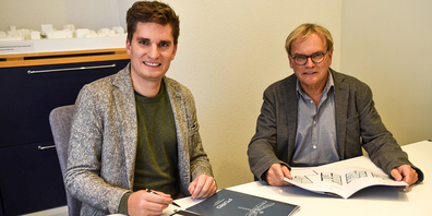 Marco (l) und Reto Klotz von Klotz Immobilien und Bau, Rapperswil geben ihre Meinung zur aktuellen Situation auf dem Immobilienmarkt im Linthgebiet ab.