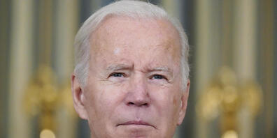 Joe Biden, Präsident der USA, spricht im State Dinning Room des Weißen Hauses. Foto: Alex Brandon/AP/dpa