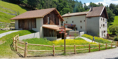 Das Heididorf in Maienfeld hat mit der Eröffnung der beiden  Themengebäude Rathaus-Stall und Rathaus im Coronajahr 2020  zwei neue und interessante Angebote geschaffen. 