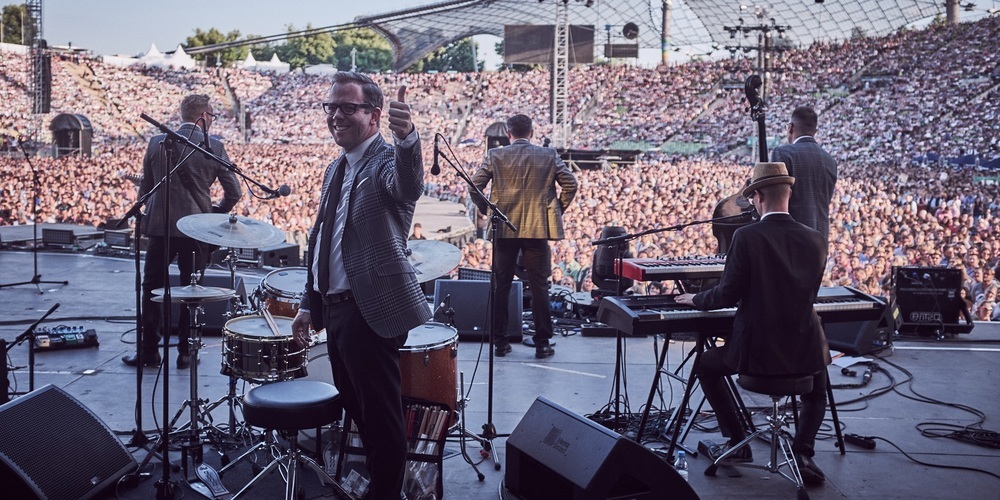 Rock’n’Roll gepaart mit maximaler Spielfreude und in Schweiss getränkte Bühnenshows: Das sind The Monroes