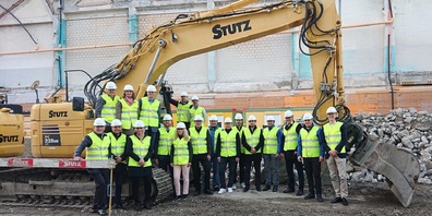 Der symbolische "Baggerstich" ist gelungen. Der Bezug des Neubaus ist im zweiten Quartal 2023 geplant.
