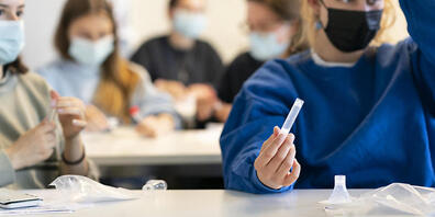 Im November 2020 wurde in Graubünden in Schulen und in Betrieben noch nicht breit getestet. Die aktuellen Ansteckungszahlen im Kanton sind daher mit denen des Vorjahres nur bedingt vergleichbar. (Symbolbild)