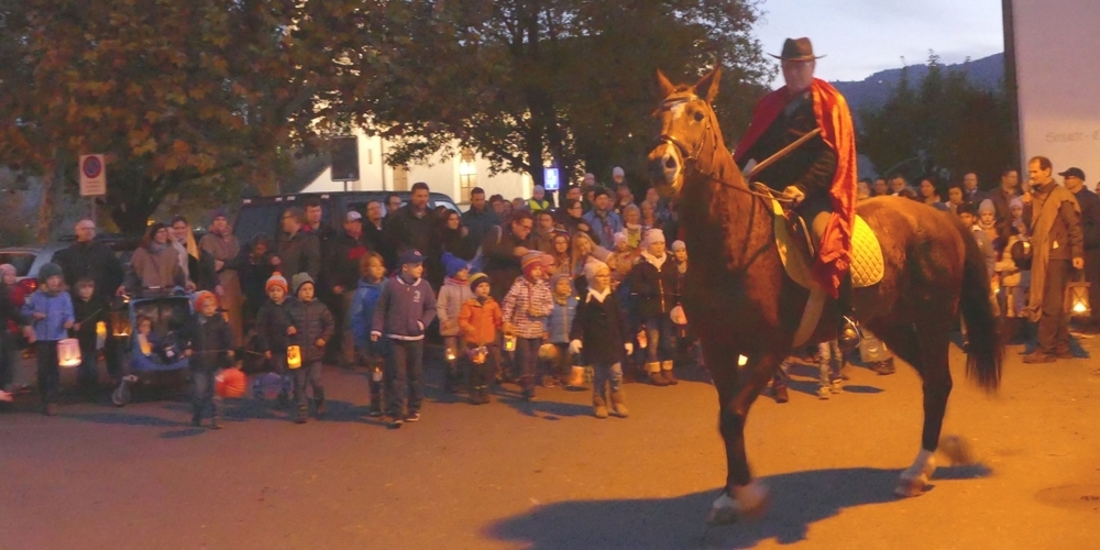 Für den Martinsumzug am Sonntagabend sind Kinder und Familien eingeladen, eine Laterne mitzubringen.