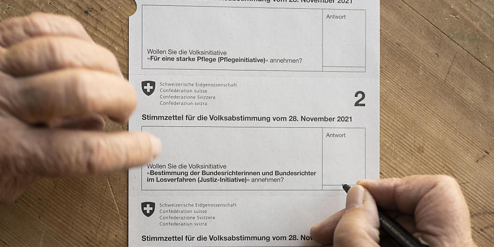 Die Beschwerdeführer wollten die Abstimmung zum Covid-19-Gesetz absetzen oder verschieben. Die Glarner Regierung verwies ans Bundesgericht. (Symbolbild)