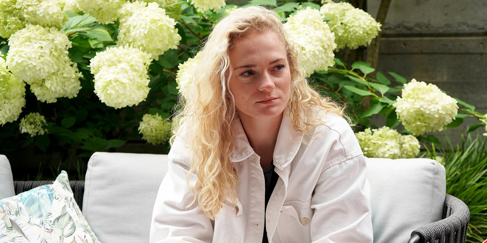 Amy Baserga schaut im Gespräch auf Erfolge und schwierige Zeiten zurück.