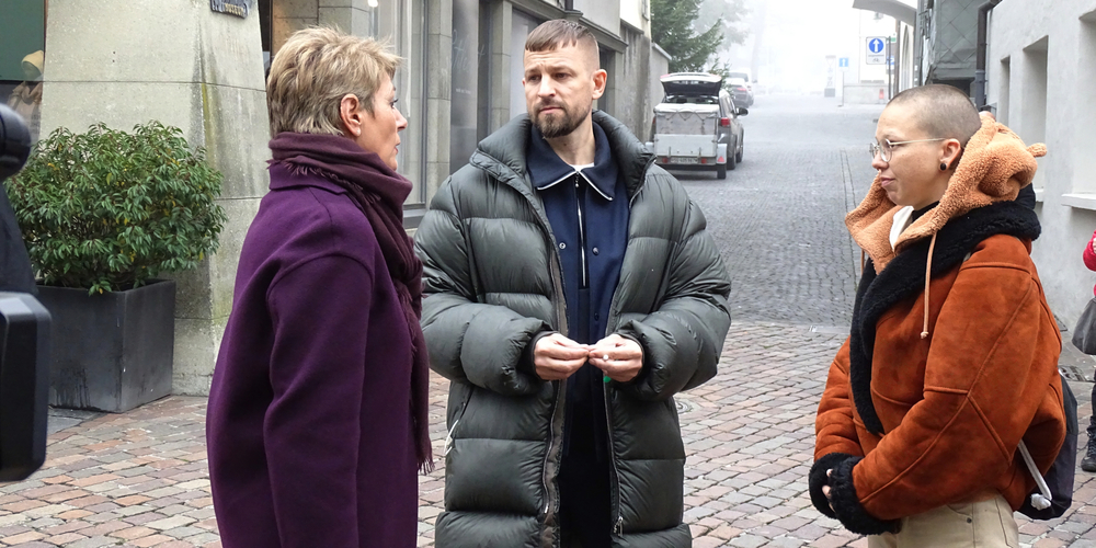 Karin Keller-Sutter, Stress und Stefanie Heinzmann im Gespräch.