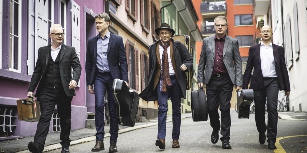 Bringen Pub-Feeling nach Schänis: die fünf Musiker von «The Pint».