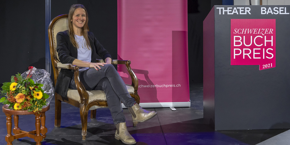 Martina Clavadetscher wurde am Sonntag in Basel für ihren Roman «Die Erfindung des Ungehorsams» geehrt.