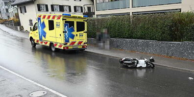 Ein Motorradfahrer hat sich am Samstagmittag bei der Kollision mit einem Auto in Eschenbach SG verletzt.