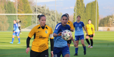 Sabrina Petriella holt sich den Ball