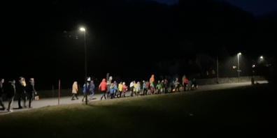 Bestandteil der Feier ist ein Umzug mit Laternen, die von den Kindern mitzubringen sind. (Themenbild)