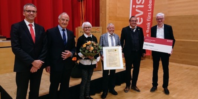 V. l. Dominik Eisenegger (Acrevis Bank), Paul Egger (Laudator), Judith Schäfler, Preisträger Pius Schäfler, Wolfgang Giella (Stadtpräsident) und Stefan Häseli (Präsident Friedegg-Treff).