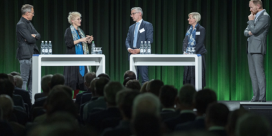 Matthias Hüppi (FCSG-Präsident), Gabriela Manser (CEO Goba AG), Markus Bänziger (Direktor IHK St.Gallen-Appenzell), Andrea Berlinger Schwyter (Inhaberin Berlinger & Co. AG) und Stefan Scheiber. (v.l.n.r.)