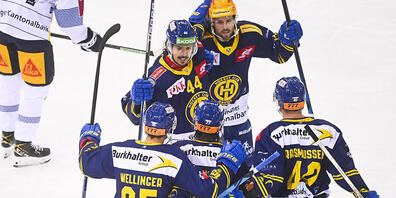 Tabellenführung ausgebaut: Die Spieler des HC Davos haben allen Grund zum Jubeln
