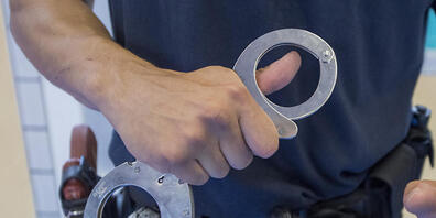 Die Zürcher Kantonspolizei hat am Dienstag zwei mutmassliche Diebe beim Hauptbahnhof Zürich verhaftet. (Symbolbild)