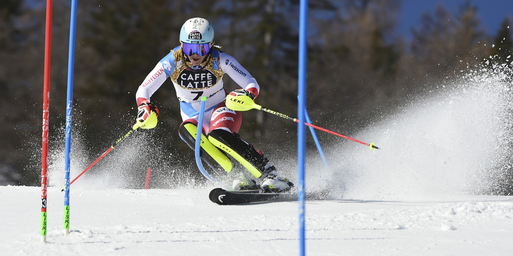Nie ohne Aufwärmen auf die Piste: Die Unteriberger Skirennfahrerin Wendy Holdener ist auch Botschafterin für die neuste SUVA-Präventionskampagne.