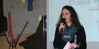 Die Präsidentin von Chance Industrie Rheintal Cornelia Grill begrüsste ihre Gäste beim Netzwerkapéro 